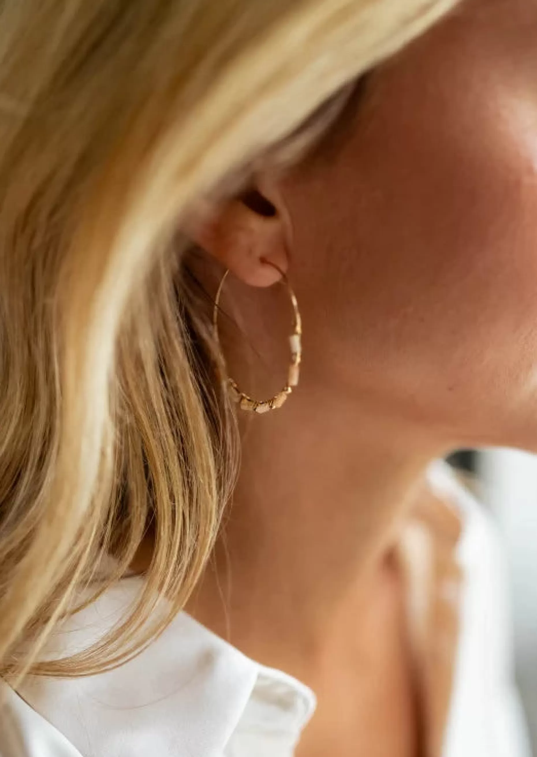 Online Boucles d’oreilles Guna dorées | Anneaux perlés | Prêt-à-porter en ligne | Easy Clothes Boucles d'oreilles