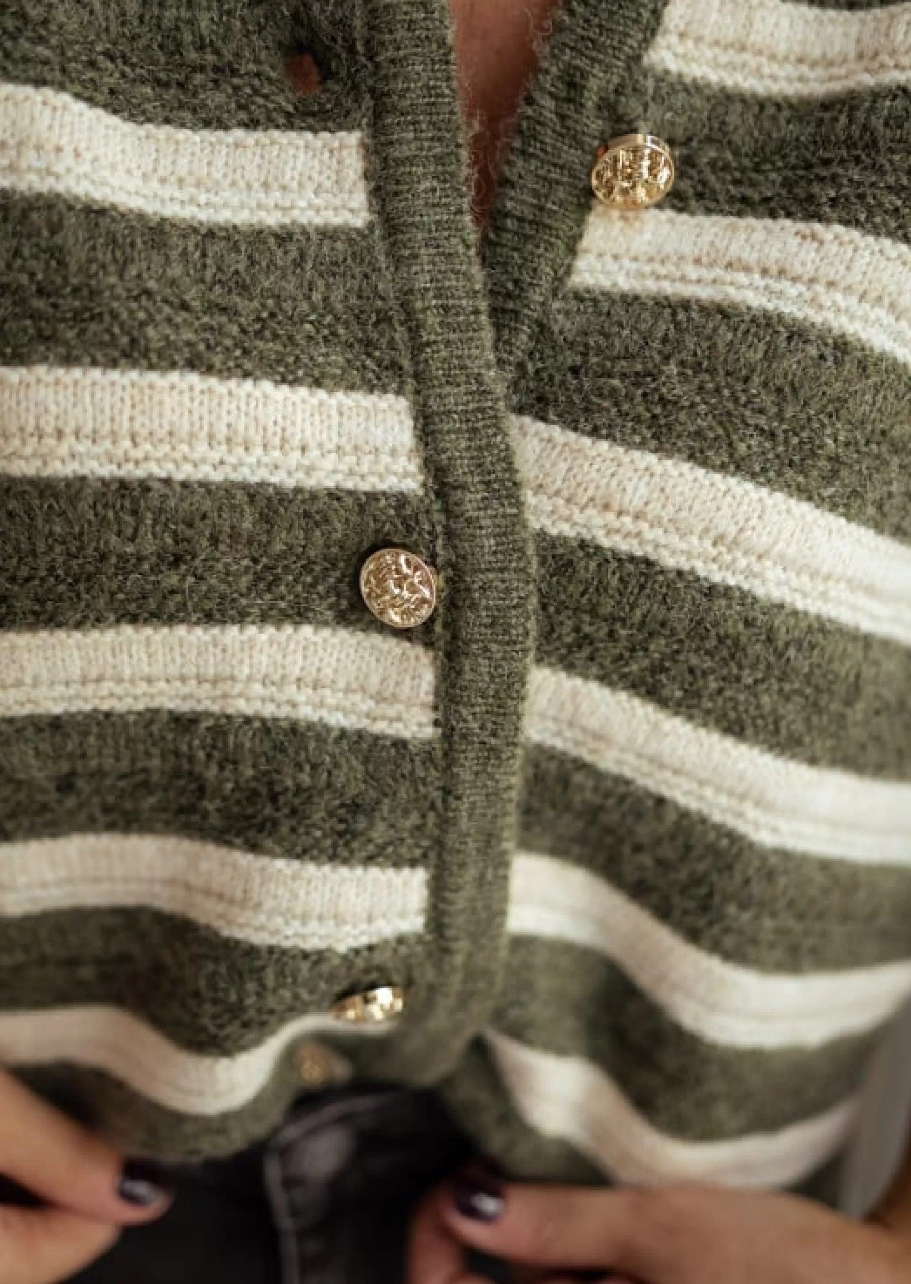Fashion Gilet Bruce - Lignes Kakis & Beiges - Boutons Dorés DétachablesEasy Clothes Femme Pulls & Gilets