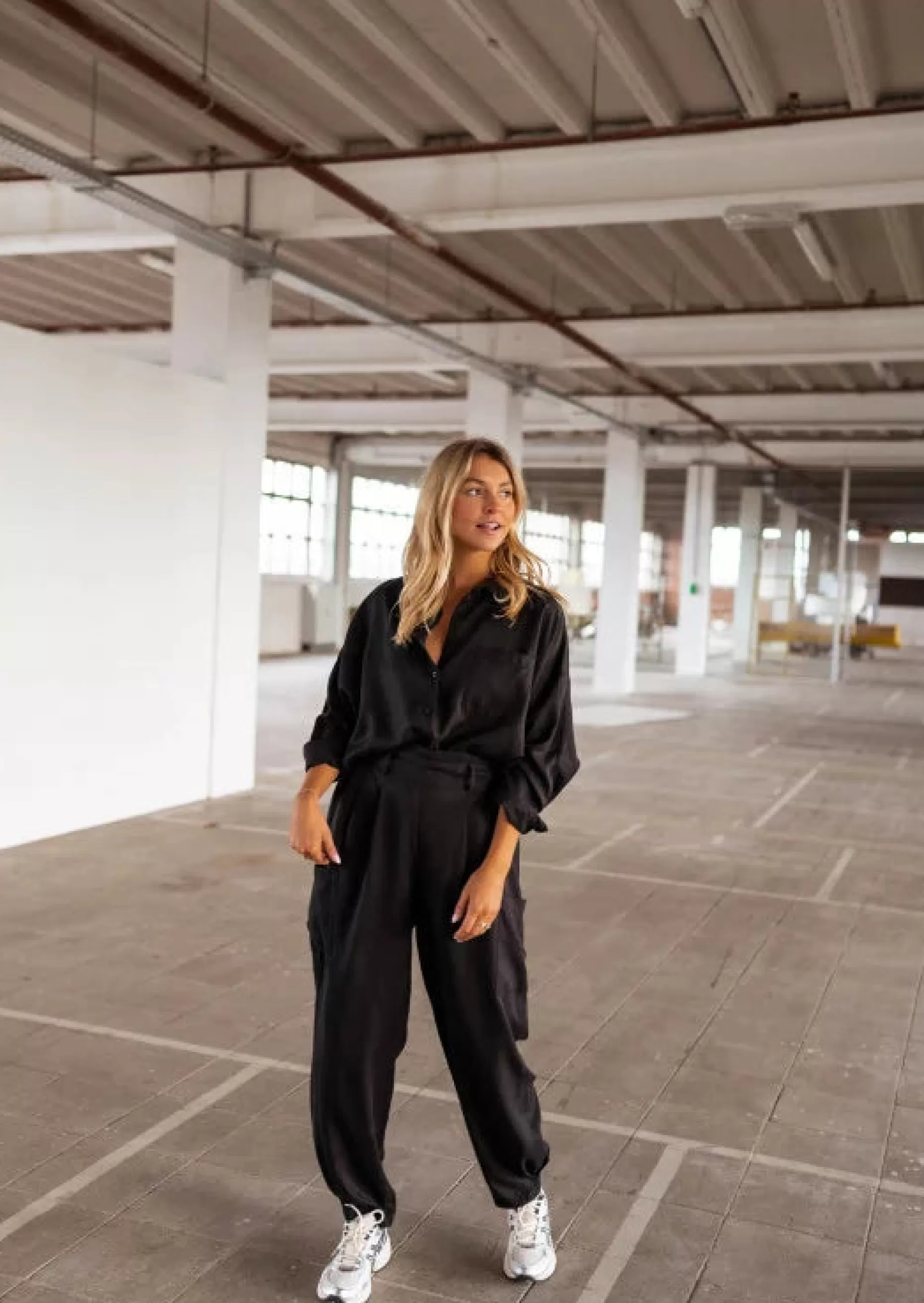 Clearance Pantalon Chandler noir | Pantalon large satiné | Prêt-à-porter en ligne |  Easy Clothes Femme Pantalons