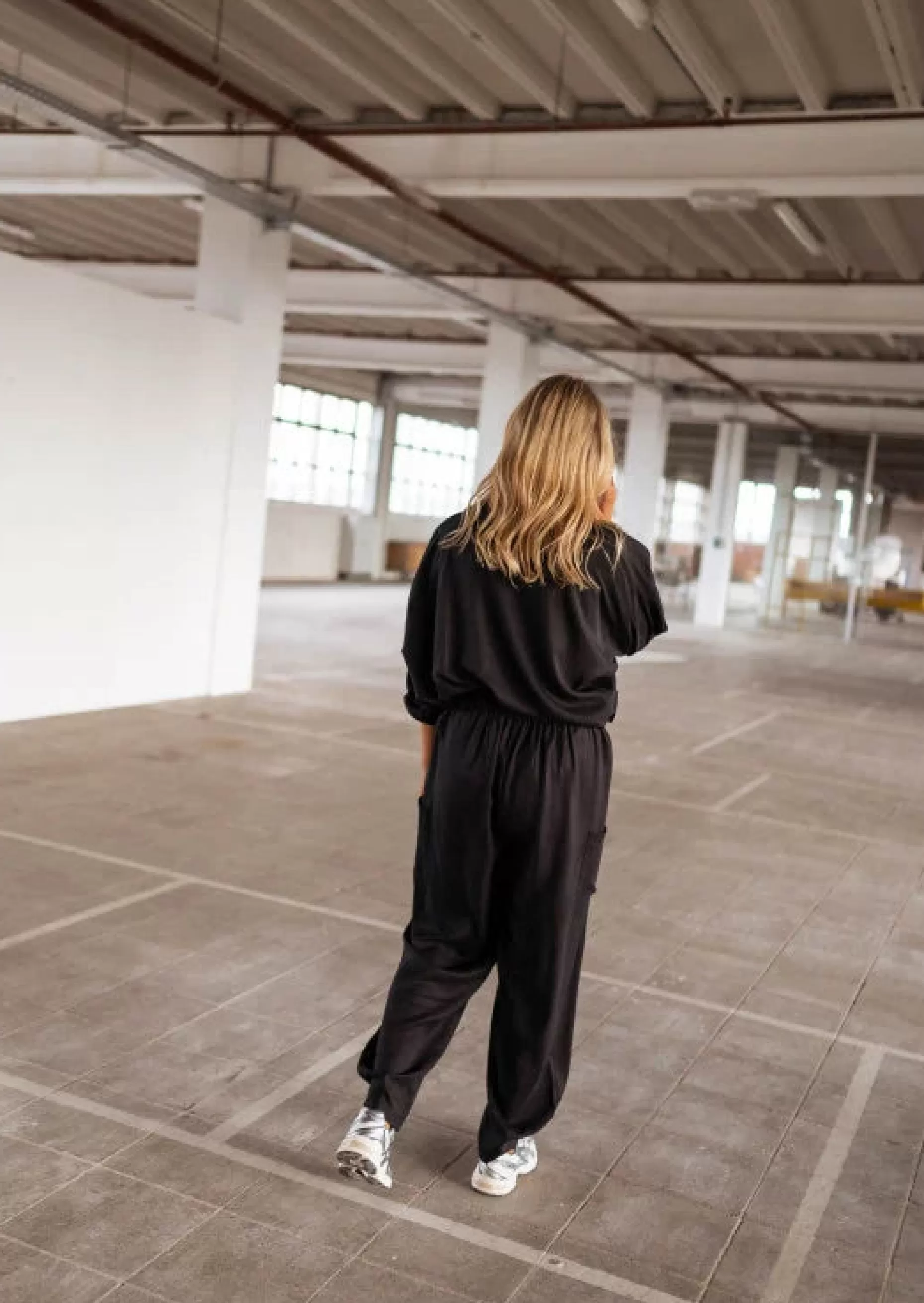 Clearance Pantalon Chandler noir | Pantalon large satiné | Prêt-à-porter en ligne |  Easy Clothes Femme Pantalons