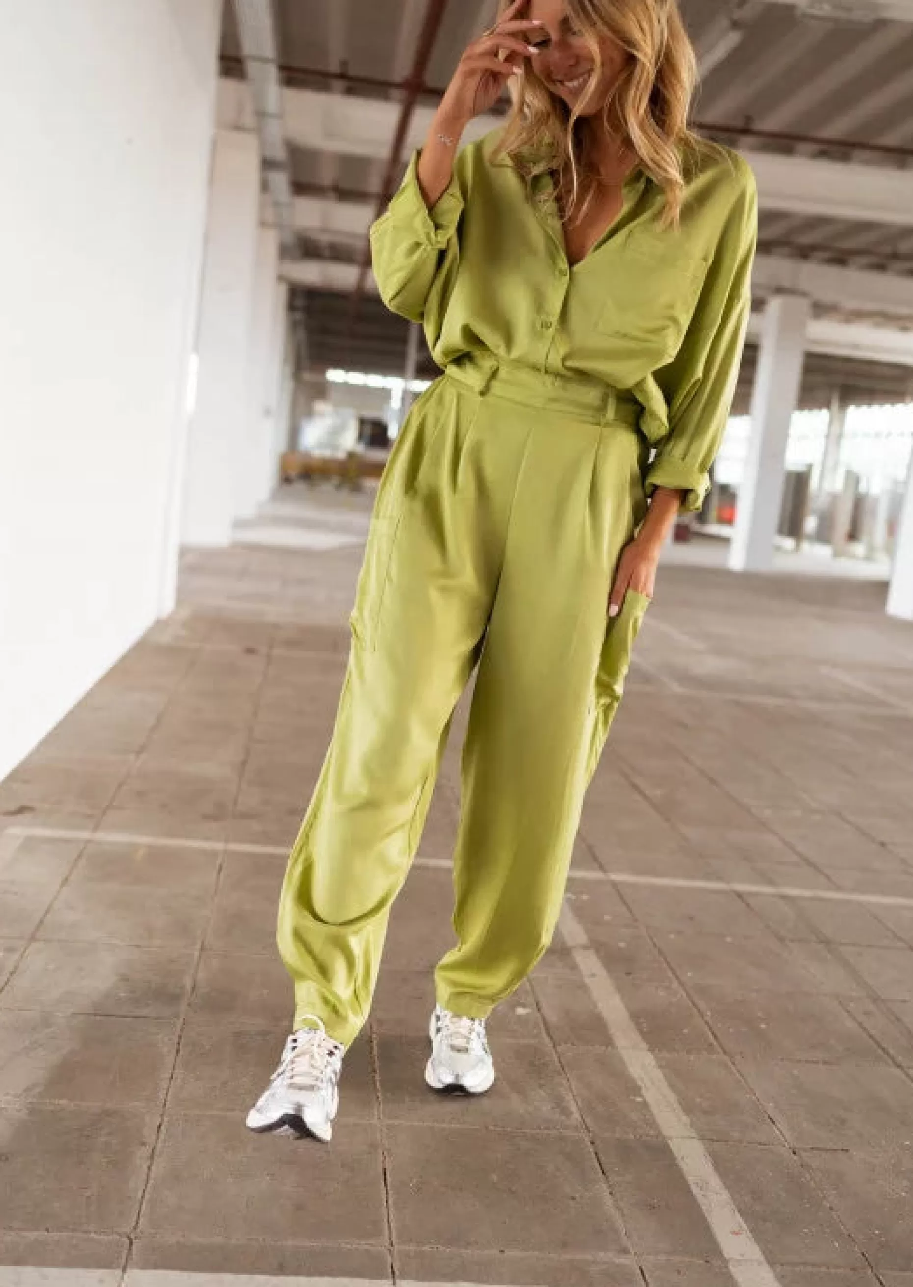 Cheap Pantalon Chandler vert olive | Pantalon large satiné | Prêt-à-porter en ligne |  Easy Clothes Femme Pantalons
