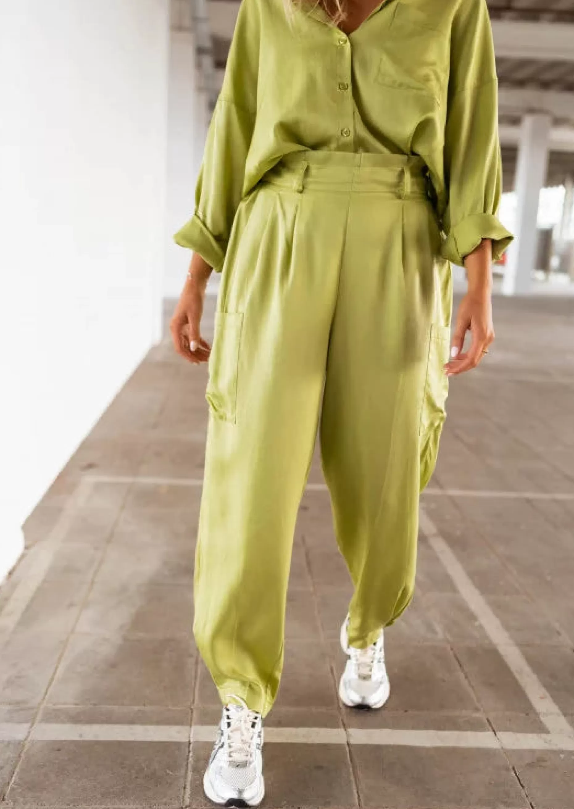 Cheap Pantalon Chandler vert olive | Pantalon large satiné | Prêt-à-porter en ligne |  Easy Clothes Femme Pantalons