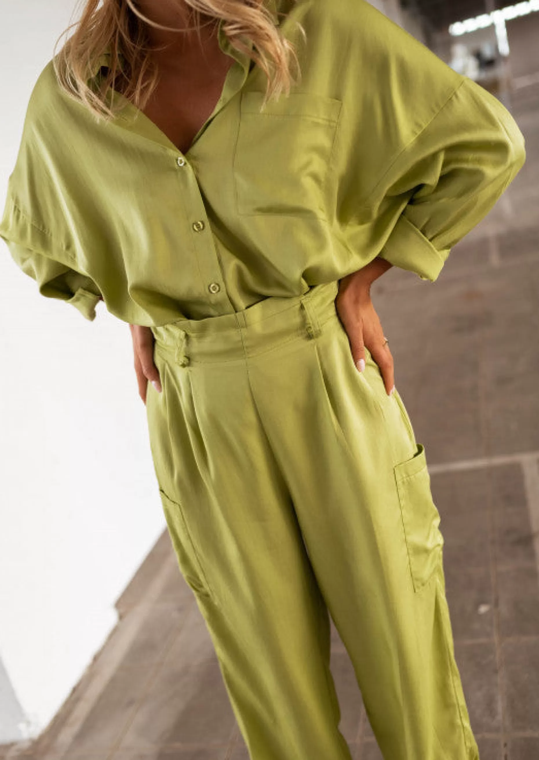 Cheap Pantalon Chandler vert olive | Pantalon large satiné | Prêt-à-porter en ligne |  Easy Clothes Femme Pantalons