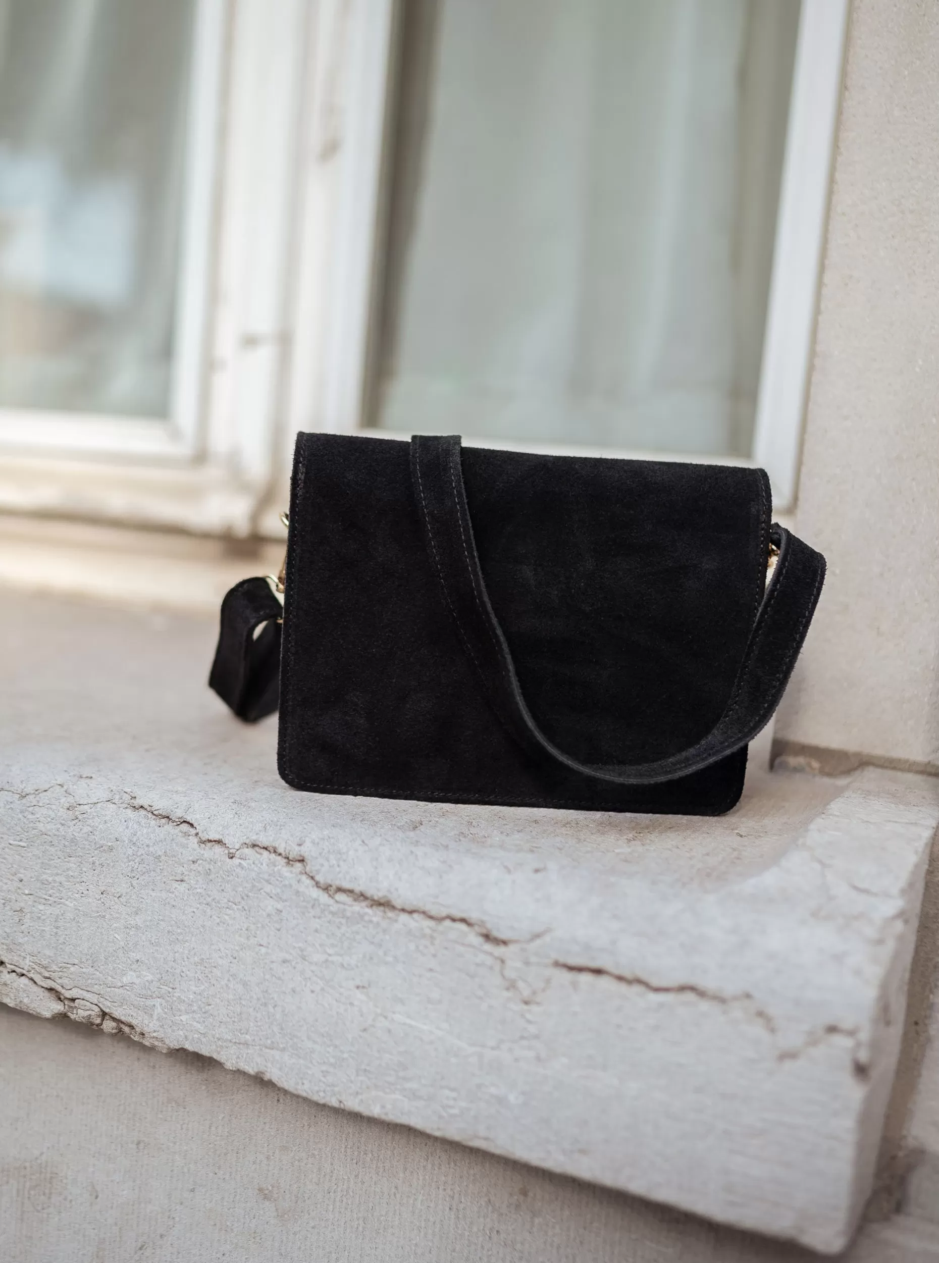 Hot Sac Trika noir en daim | Sac à bandoulière | Prêt-à-porter en ligne | Easy Clothes Sacs & Pochettes